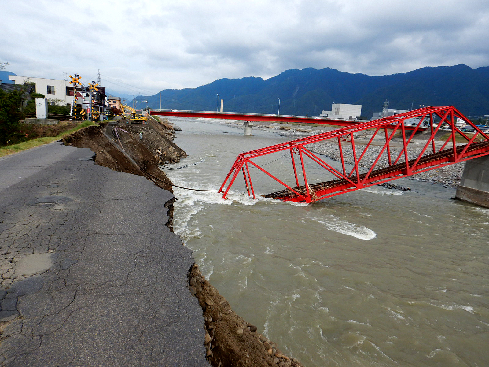 千曲川堤防欠損の状況